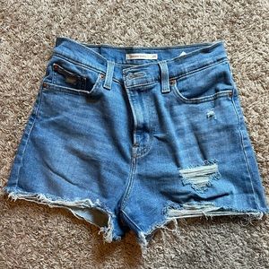 Levi High Rise shorts